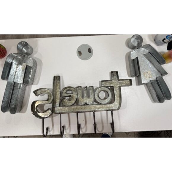 Bathroom Items - Picture 2 of 4